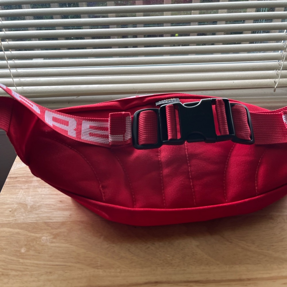 NWOT Supreme Fanny PAC